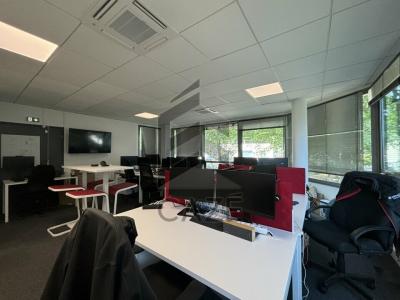 For rent Pessac 1360 m2 Gironde (33600) photo 3