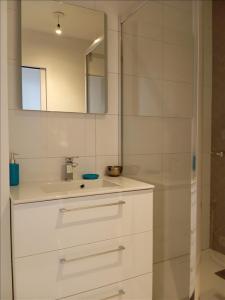 For rent Paris-20eme-arrondissement 3 rooms 64 m2 Paris (75020) photo 4
