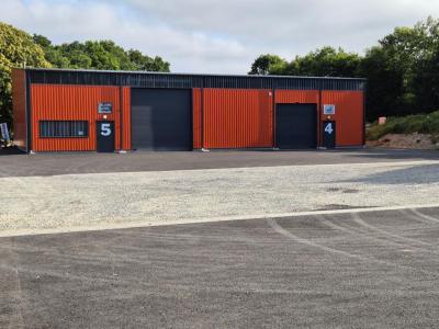 Louer Parking 195 m2 Cleguer