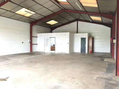 Louer Commerce 160 m2 Amillis