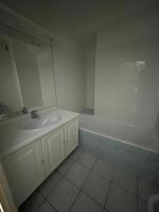 For rent Lyon-4eme-arrondissement 1 room 24 m2 Rhone (69004) photo 3