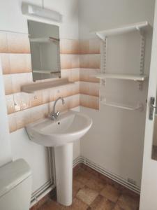 For rent Lyon-6eme-arrondissement 2 rooms 39 m2 Rhone (69006) photo 3