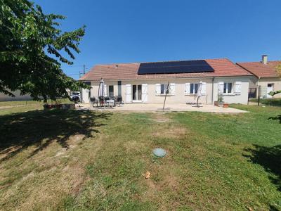 For sale Moulins-sur-yevre 6 rooms 122 m2 Cher (18390) photo 0