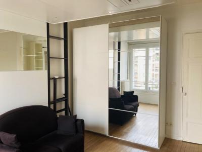 Louer Appartement 26 m2 Paris-15eme-arrondissement