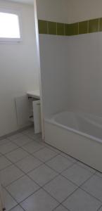 For rent Paray-le-monial 3 rooms 70 m2 Saone et loire (71600) photo 2