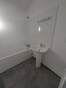 For rent Mazan 3 rooms 63 m2 Vaucluse (84380) photo 2