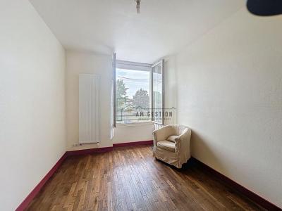 Louer Maison 45 m2 Saint-leonard-de-noblat