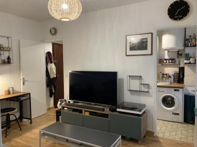 For rent Paris-18eme-arrondissement 2 rooms 29 m2 Paris (75018) photo 1