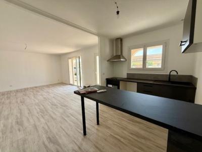 For sale 4 rooms 78 m2 Herault (34400) photo 3