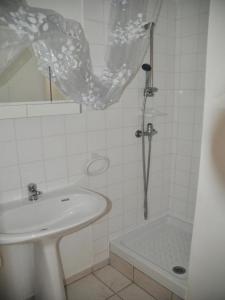 For rent Bordeaux 1 room 26 m2 Gironde (33000) photo 2