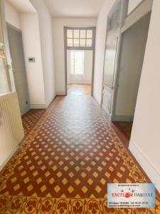 For sale Macon 2 rooms 132 m2 Saone et loire (71000) photo 2