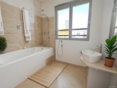 For sale Nice 2 rooms 53 m2 Alpes Maritimes (06200) photo 4