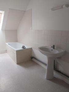 For rent Channay-sur-lathan 3 rooms 72 m2 Indre et loire (37330) photo 2