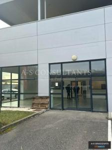 Louer Local commercial 178 m2 Montagny-les-lanches