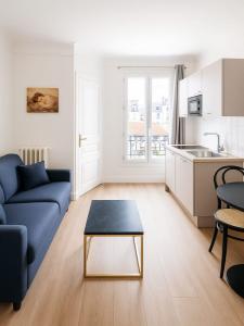 For sale 1 room 14 m2 Paris (75015) photo 0