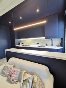 For rent Courbevoie 2 rooms 45 m2 Hauts de Seine (92400) photo 3