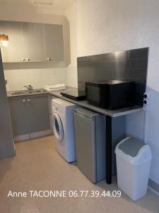 For rent Pithiviers 1 room 25 m2 Loiret (45300) photo 2