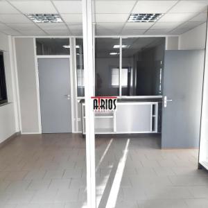 Louer Bureau 27 m2 Crau