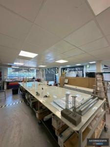 Louer Commerce 470 m2 Ravoire