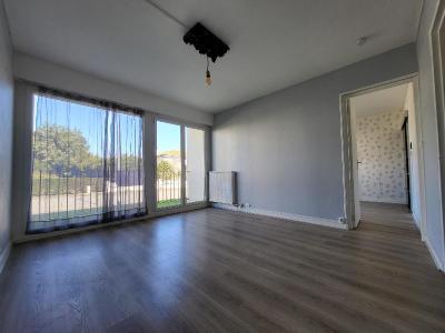 For sale 2 rooms 44 m2 Charente maritime (17000) photo 2