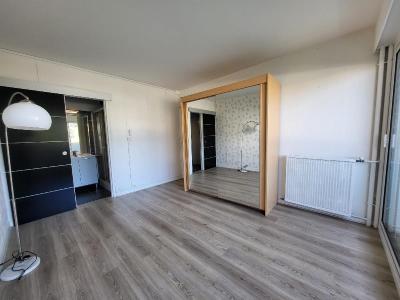 For sale 2 rooms 44 m2 Charente maritime (17000) photo 4