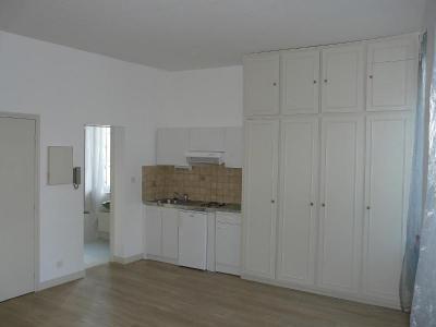For rent Bordeaux 1 room 27 m2 Gironde (33000) photo 2
