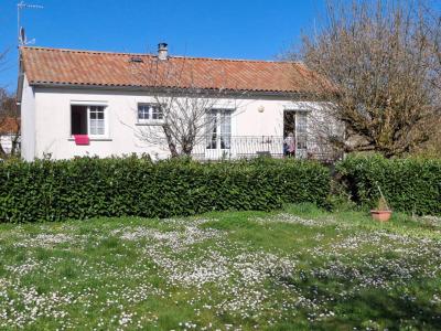 For sale Mouilleron-en-pareds 4 rooms 98 m2 Vendee (85390) photo 1