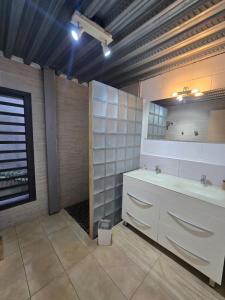 For rent Saint-pierre 326 m2 Reunion (97410) photo 1