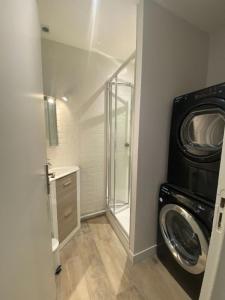 For rent Villeurbanne 9 rooms 148 m2 Rhone (69100) photo 4