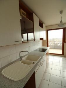 For rent Nantes 3 rooms 67 m2 Loire atlantique (44000) photo 2