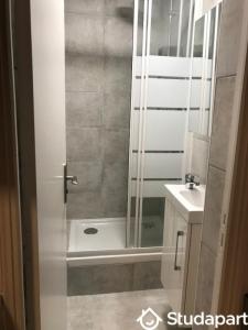 For rent Paris-11eme-arrondissement 1 room 13 m2 Paris (75011) photo 3