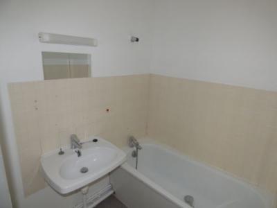 Louer Appartement Aubigny-sur-nere 417 euros