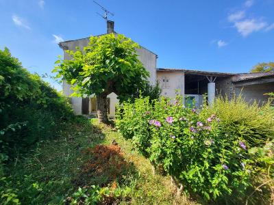 For sale 4 rooms 105 m2 Charente maritime (17330) photo 0