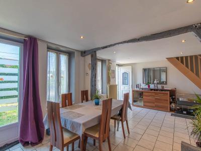 For sale Vierzon 5 rooms 82 m2 Cher (18100) photo 2
