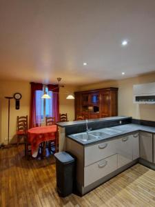 For sale Etampes 5 rooms 191 m2 Essonne (91150) photo 2