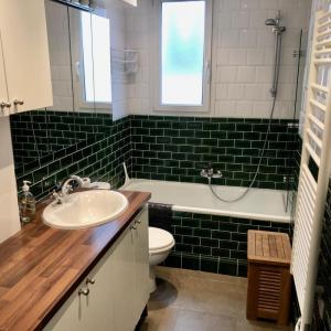 For rent Paris-10eme-arrondissement 2 rooms 52 m2 Paris (75010) photo 4