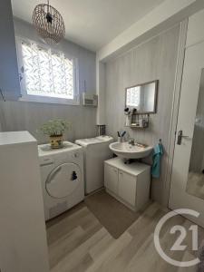 For sale Fleurines 5 rooms 97 m2 Oise (60700) photo 4
