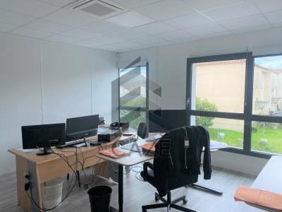 For rent Bruges 250 m2 Gironde (33520) photo 2