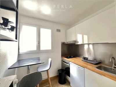 Louer Appartement 27 m2 Paris-18eme-arrondissement