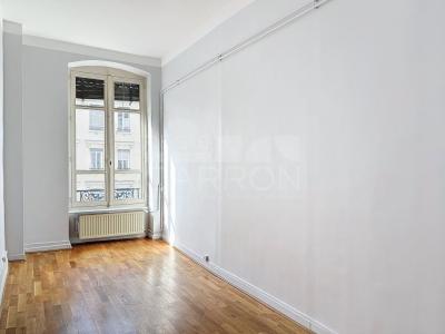 For rent Lyon-7eme-arrondissement 3 rooms 110 m2 Rhone (69007) photo 4
