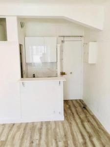 Louer Appartement 18 m2 Paris-18eme-arrondissement
