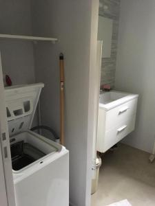 For rent Bordeaux 1 room 35 m2 Gironde (33000) photo 3