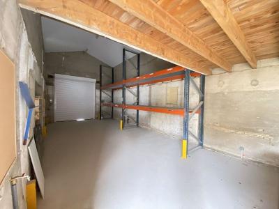 Louer Commerce 56 m2 Civens