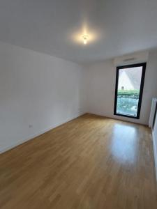 For rent Issy-les-moulineaux 3 rooms 55 m2 Hauts de Seine (92130) photo 3