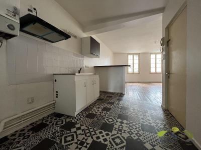 Louer Appartement Saint-leonard-de-noblat 565 euros