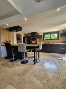 For sale Roquevaire 4 rooms 105 m2 Bouches du Rhone (13360) photo 2