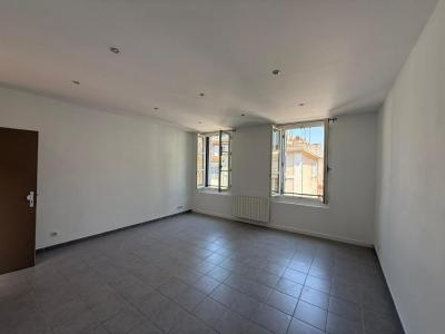 For rent Marseille-1er-arrondissement 2 rooms 49 m2 Bouches du Rhone (13001) photo 2