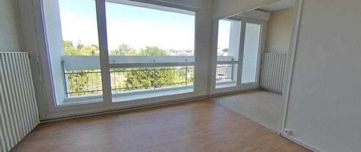 For sale Angers 4 rooms 78 m2 Maine et loire (49000) photo 2