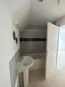 For rent Estrees-saint-denis 4 rooms 96 m2 Oise (60190) photo 3