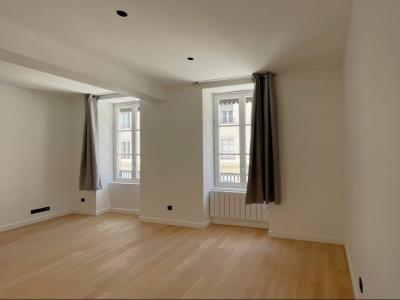 For rent Lyon-2eme-arrondissement 3 rooms 55 m2 Rhone (69002) photo 1